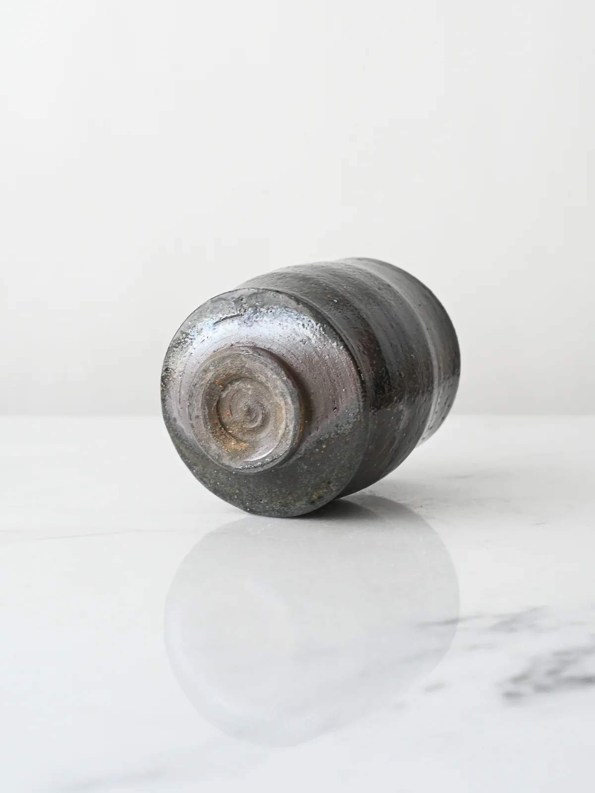 Wild Clay Yunomi in Dark Soda Fire - Image 10