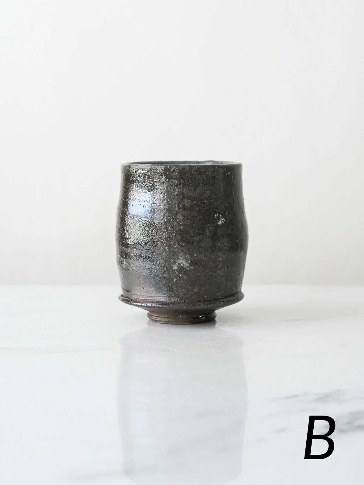 Wild Clay Yunomi in Dark Soda Fire - Image 5