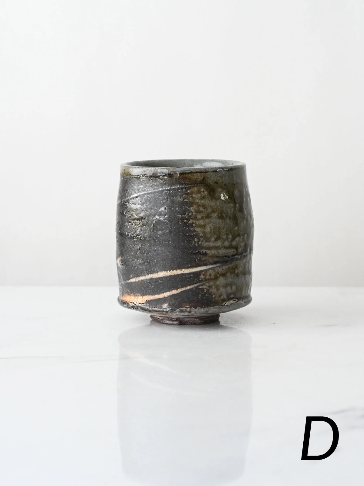 Wild Clay Yunomi in Dark Soda Fire - Image 9
